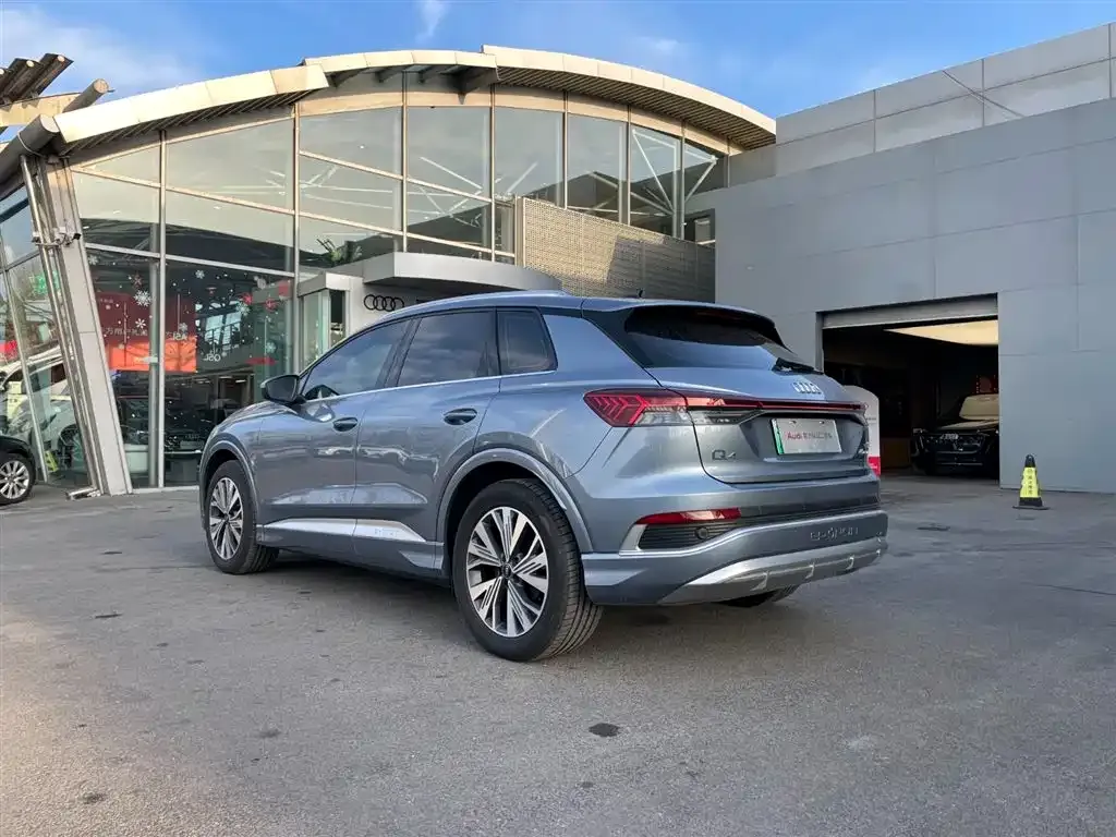 Audi Q4 e-tron — фото 10