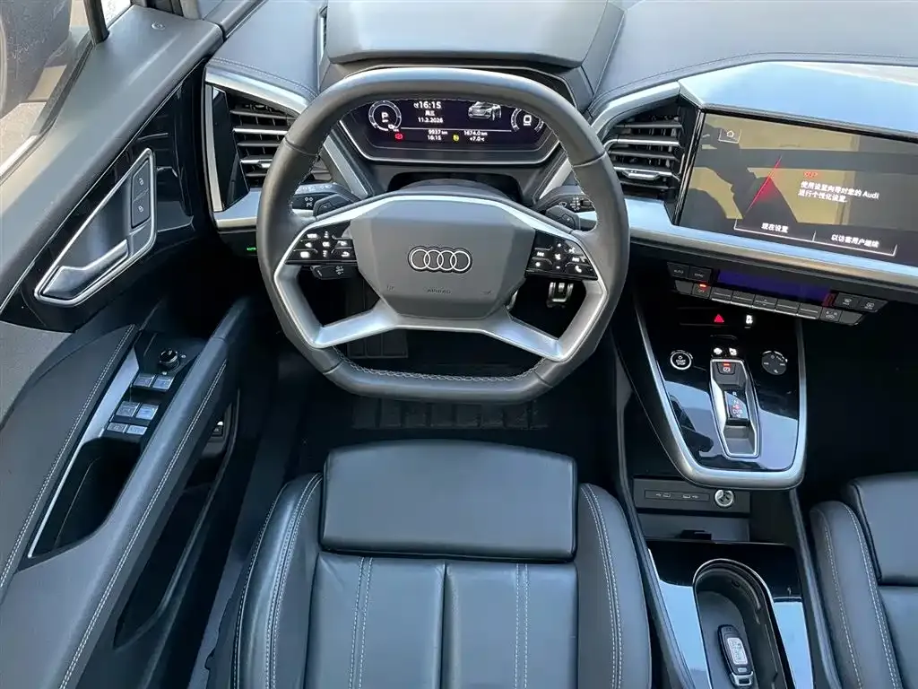 Audi Q4 e-tron — фото 2