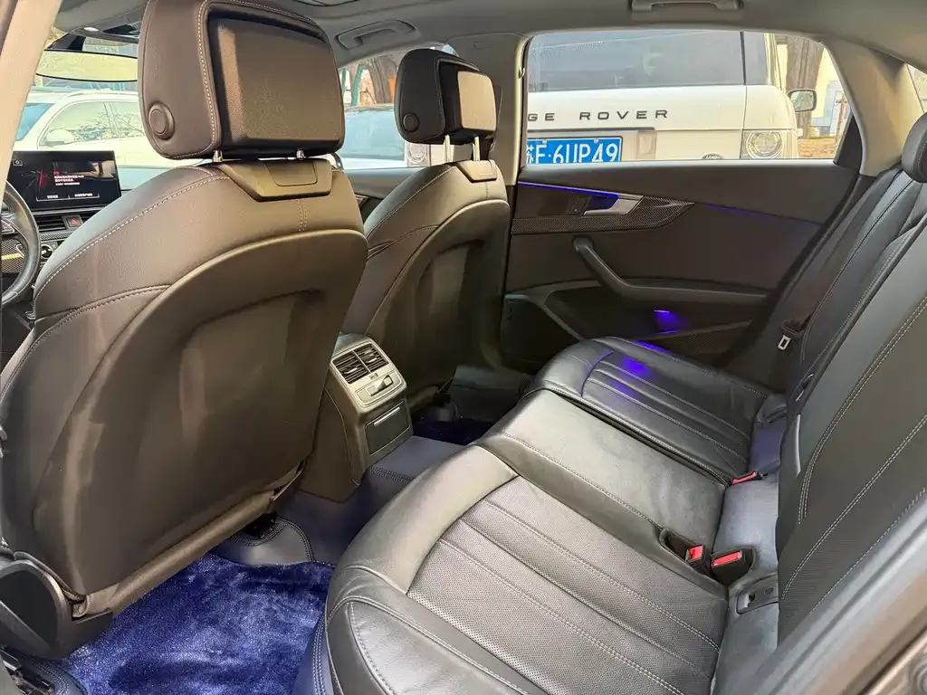 Audi A4L 2022 из CN, фото 2