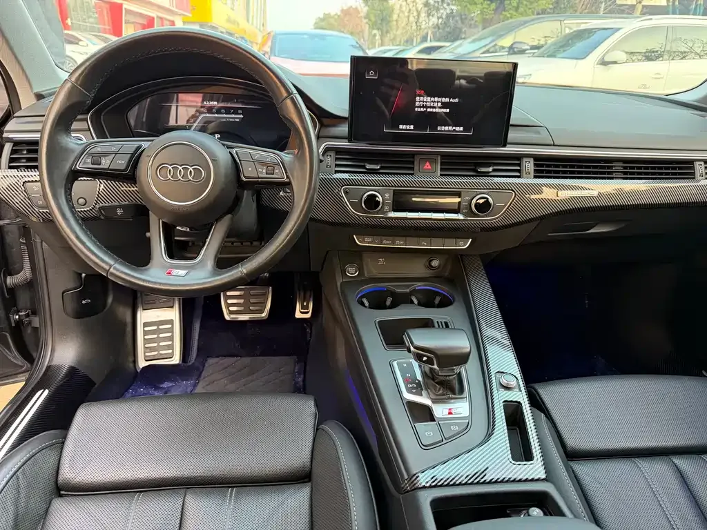Audi A4L 2022 из CN, фото 3