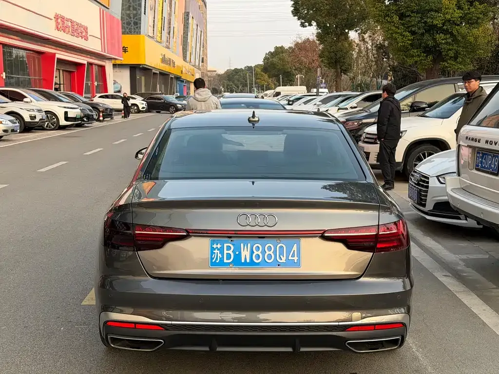 Audi A4L 2022 из CN, фото 4