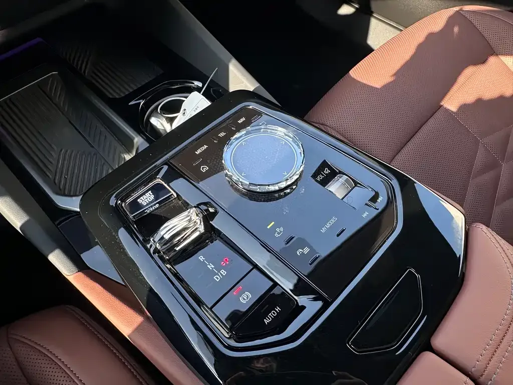 BMW i5 — фото 5