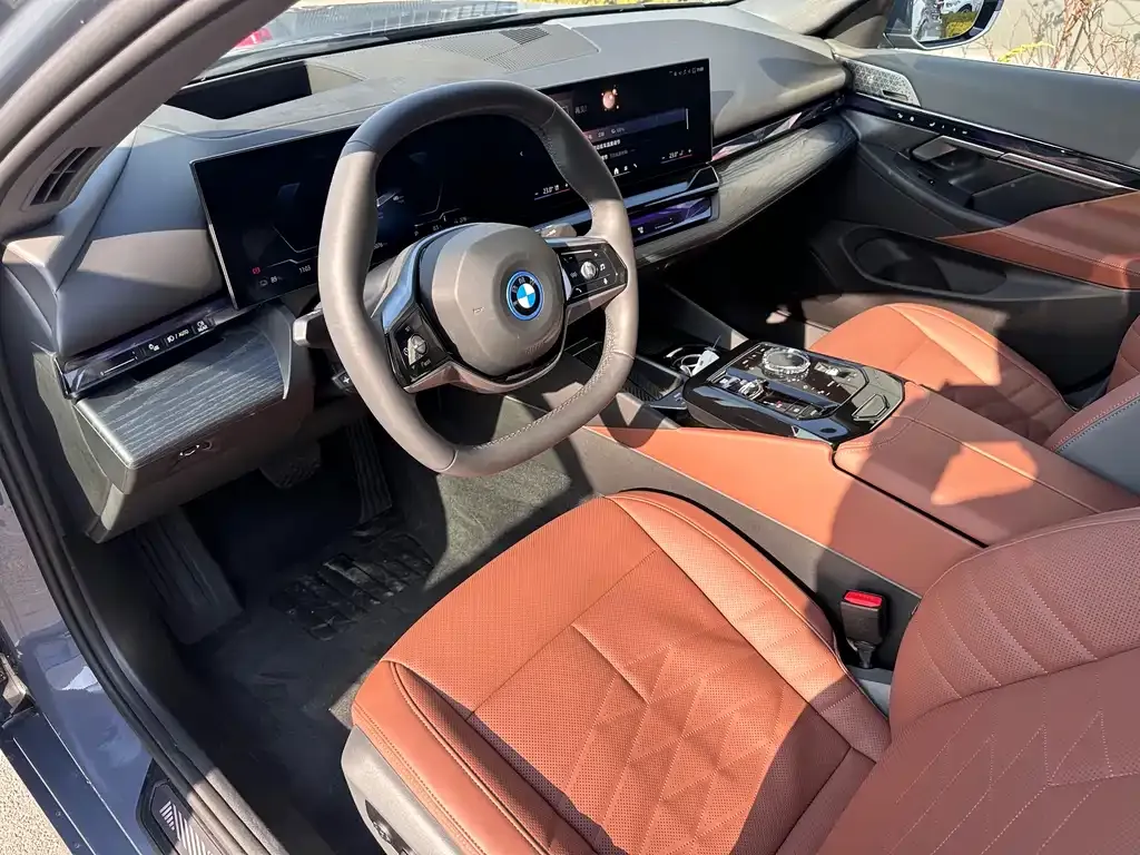 BMW i5 — фото 6