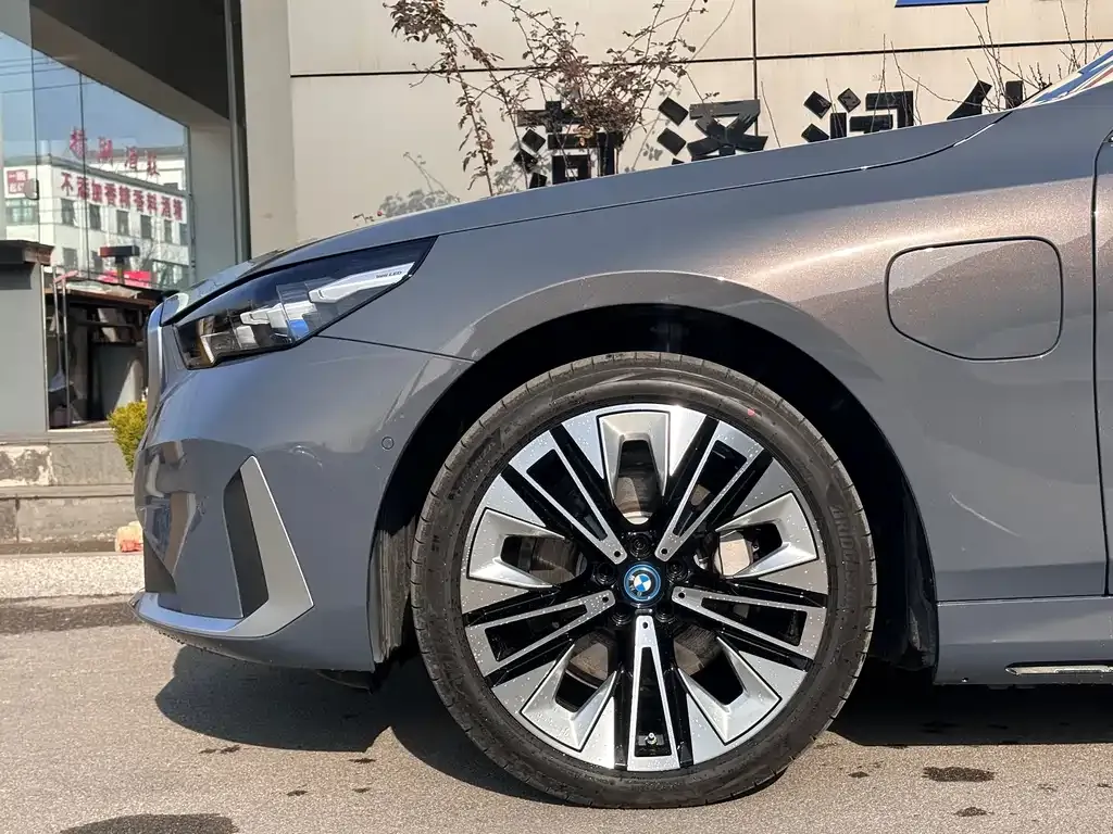 BMW i5 — фото 9