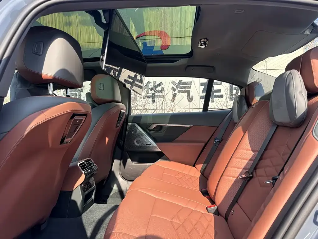 BMW i5 — фото 2