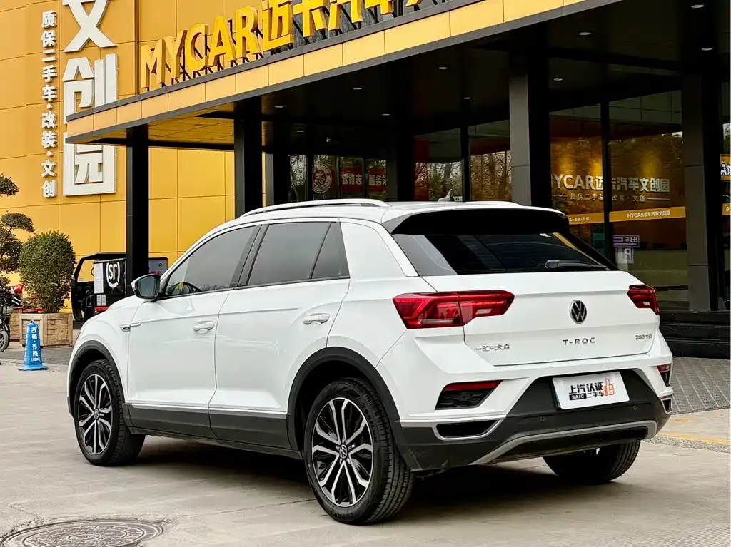 Volkswagen T-Roc — фото 6
