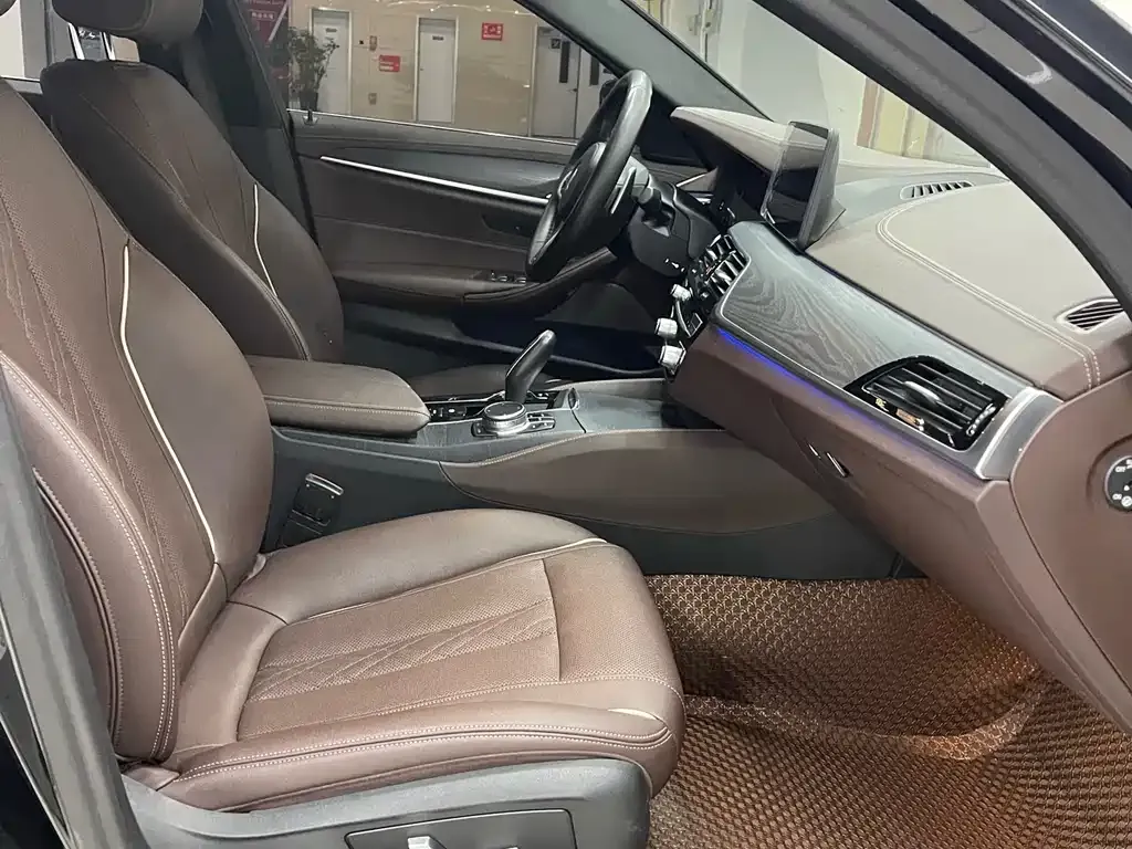 BMW 5 Series — фото 10