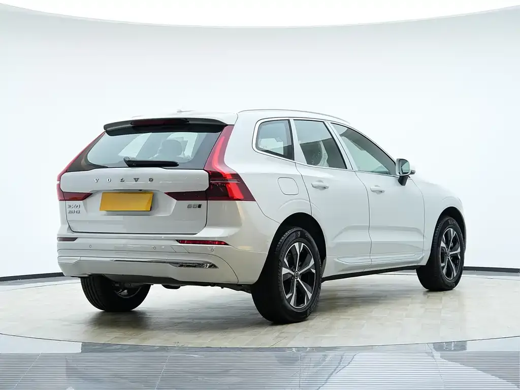 Volvo XC60 — фото 5