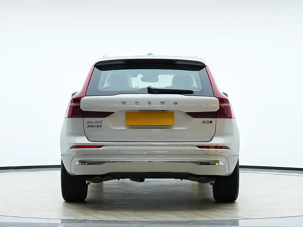 Volvo XC60 — фото 9