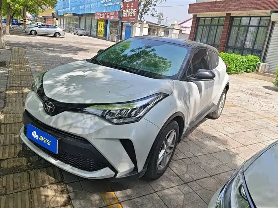 Toyota C-HR — фото 1