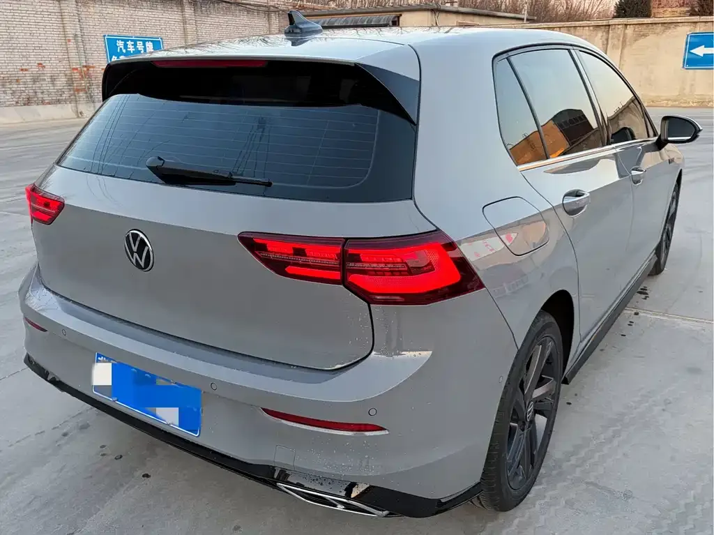 Volkswagen Golf 2023 из CN, фото 2