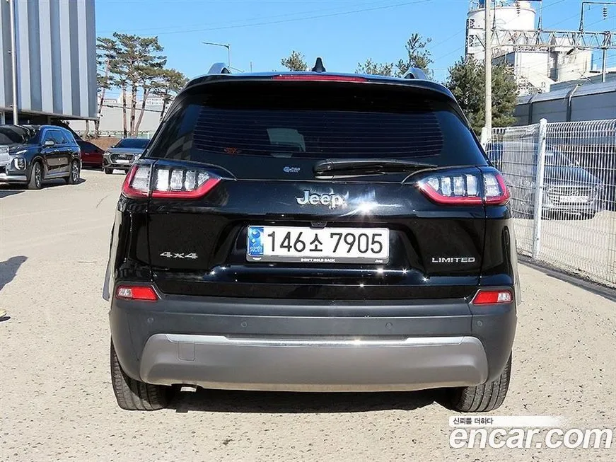 Jeep Cherokee — фото 8