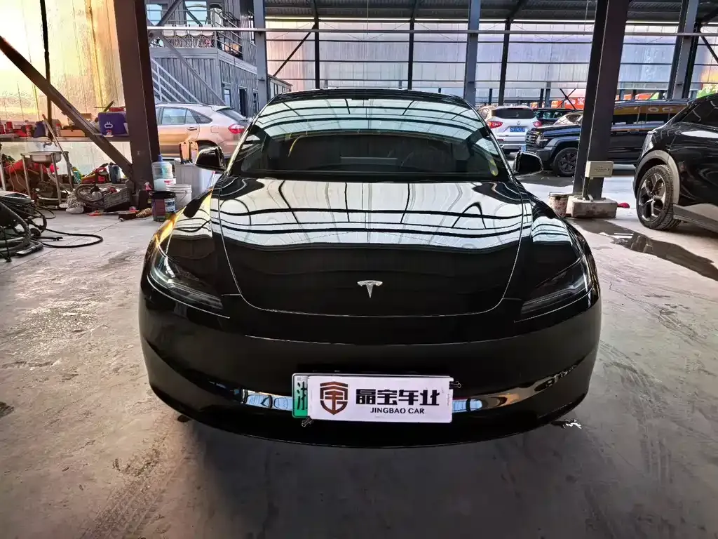 Tesla Model 3 — фото 1