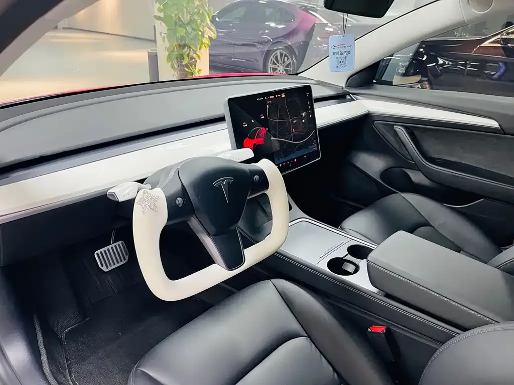 Tesla Model 3 — фото 2