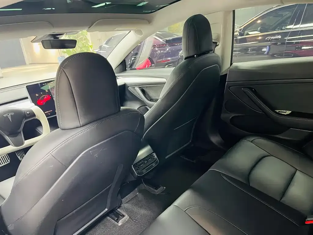 Tesla Model 3 — фото 6