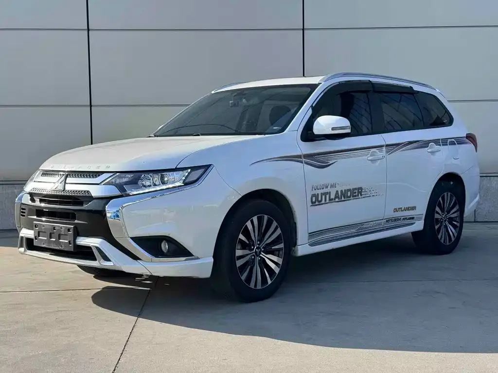 Mitsubishi Outlander 2022 из CN, фото 1