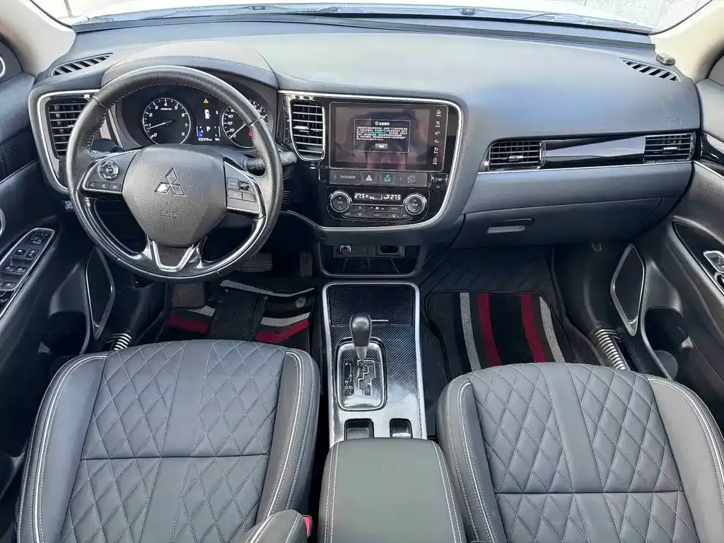 Mitsubishi Outlander 2022 из CN, фото 7