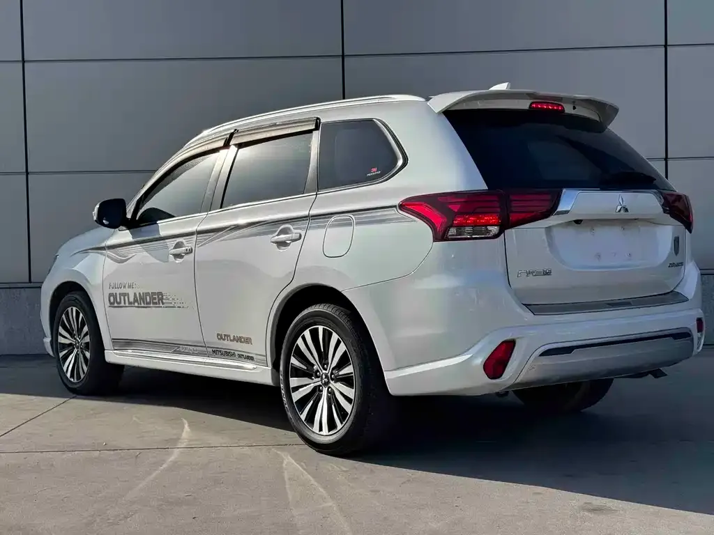 Mitsubishi Outlander 2022 из CN, фото 9