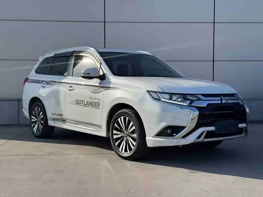 Mitsubishi Outlander 2022 из CN, фото 2