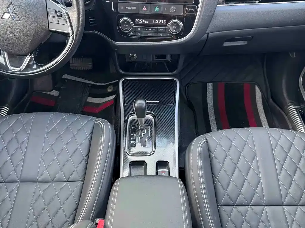 Mitsubishi Outlander 2022 из CN, фото 10