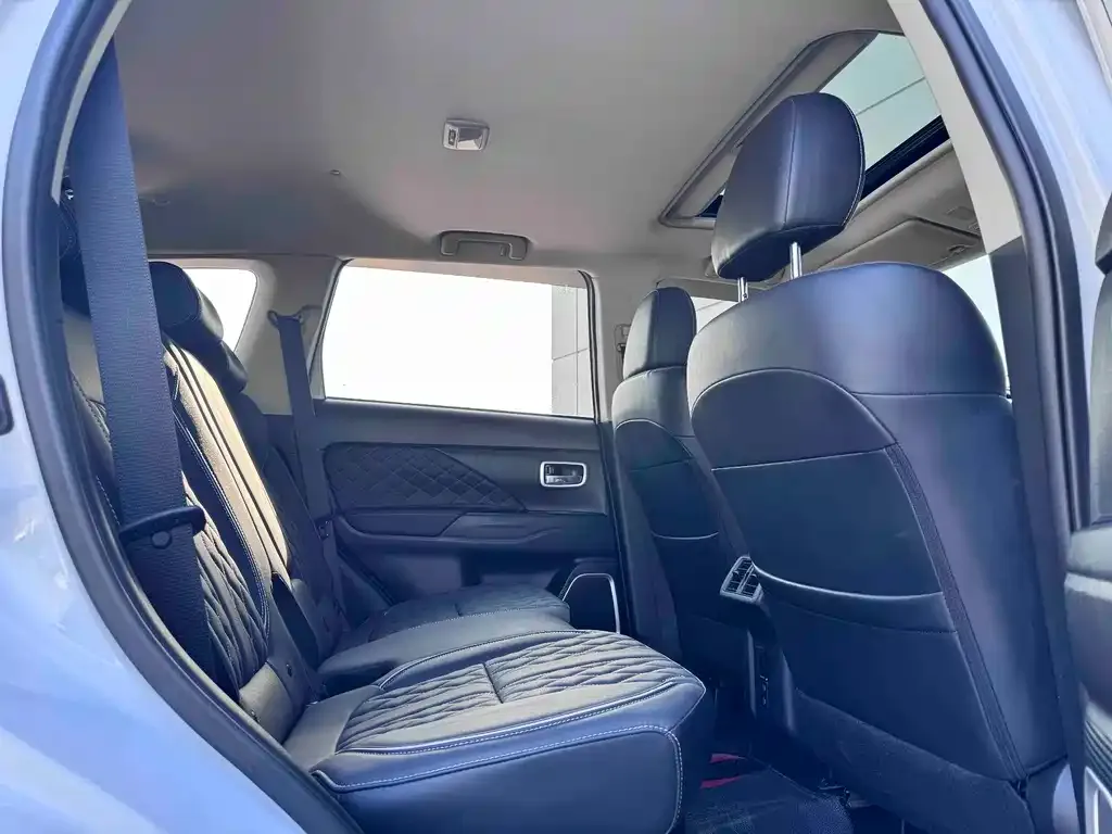 Mitsubishi Outlander 2022 из CN, фото 6