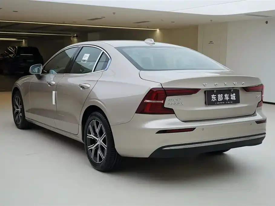 Volvo S60 — фото 2