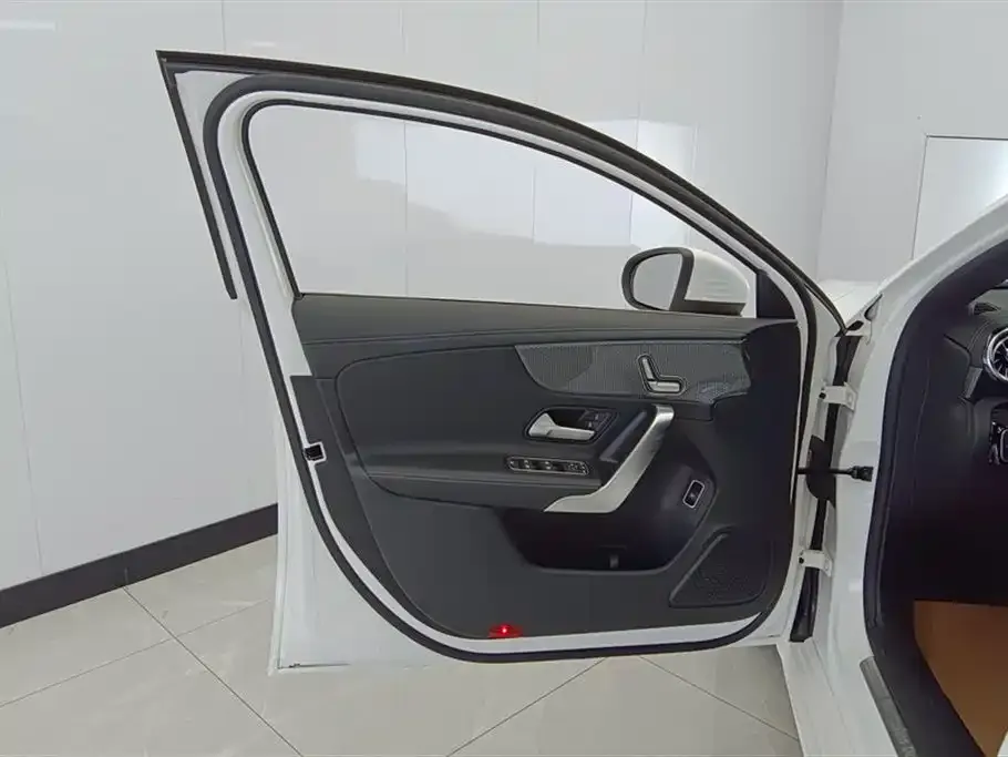 Mercedes-Benz A-Class 2023 из CN, фото 2