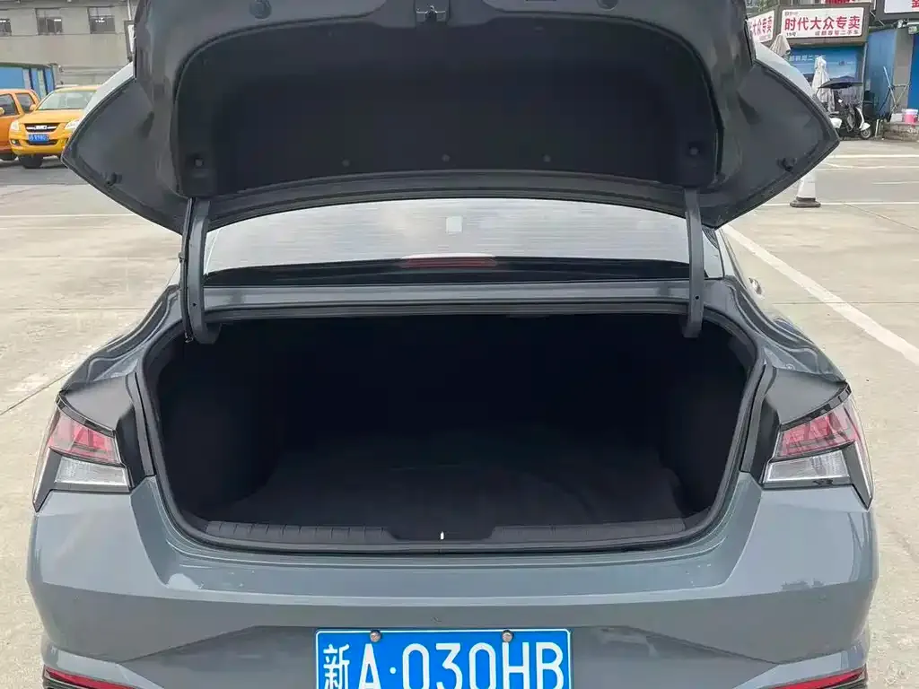 Hyundai Elantra 2023 из CN, фото 2