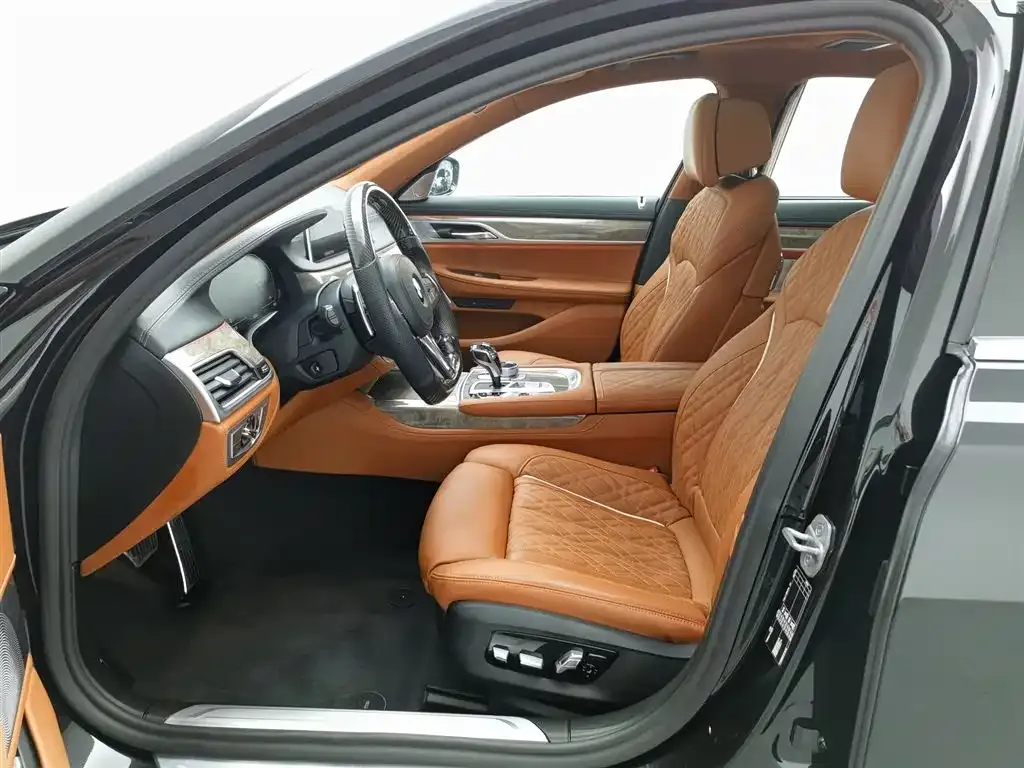 BMW 7 Series 2022 из CN, фото 9