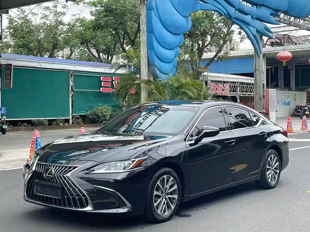 Lexus ES — фото 1