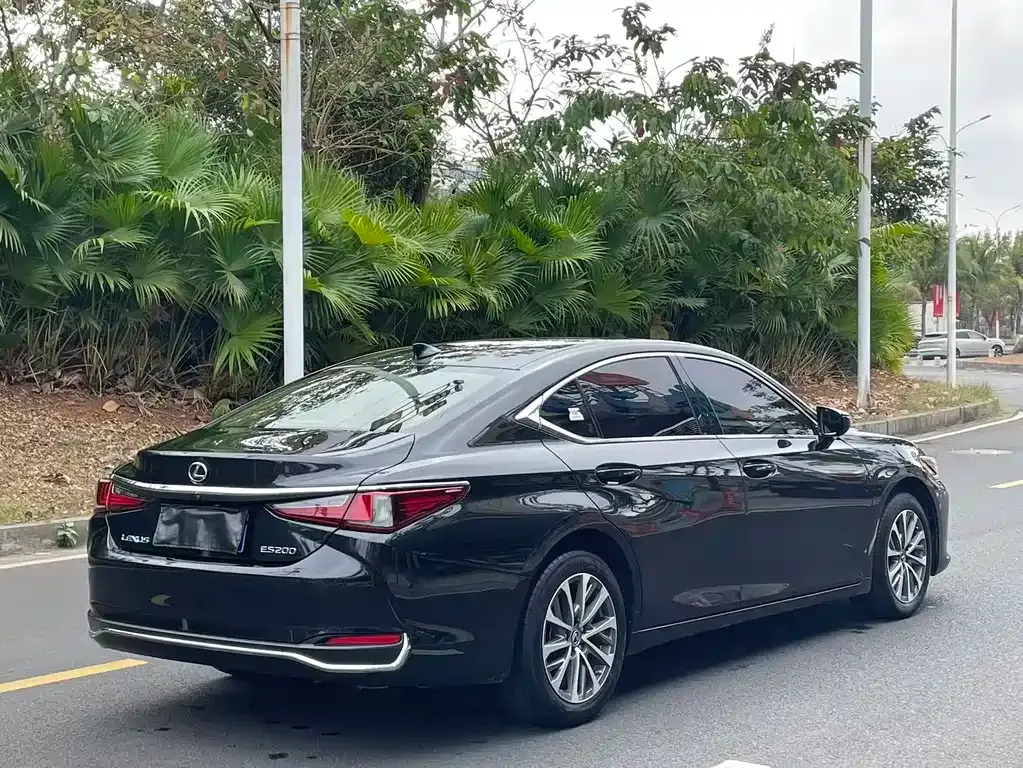 Lexus ES — фото 8