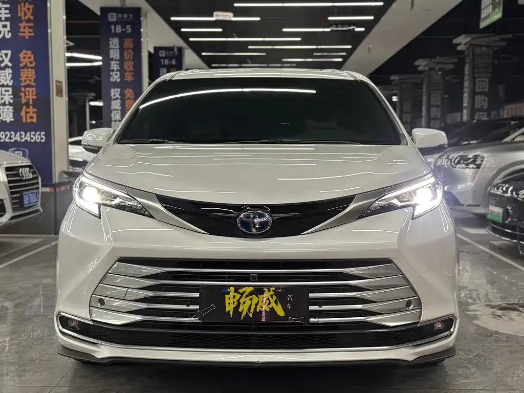 Toyota Sienna — фото 8