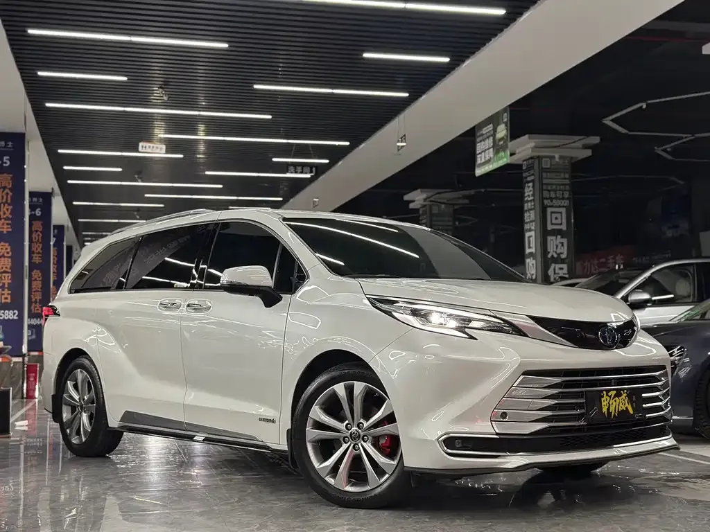 Toyota Sienna — фото 3