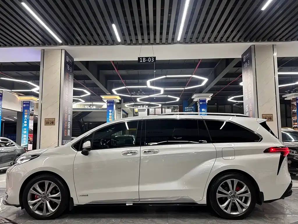 Toyota Sienna — фото 4