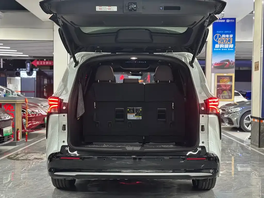 Toyota Sienna — фото 10