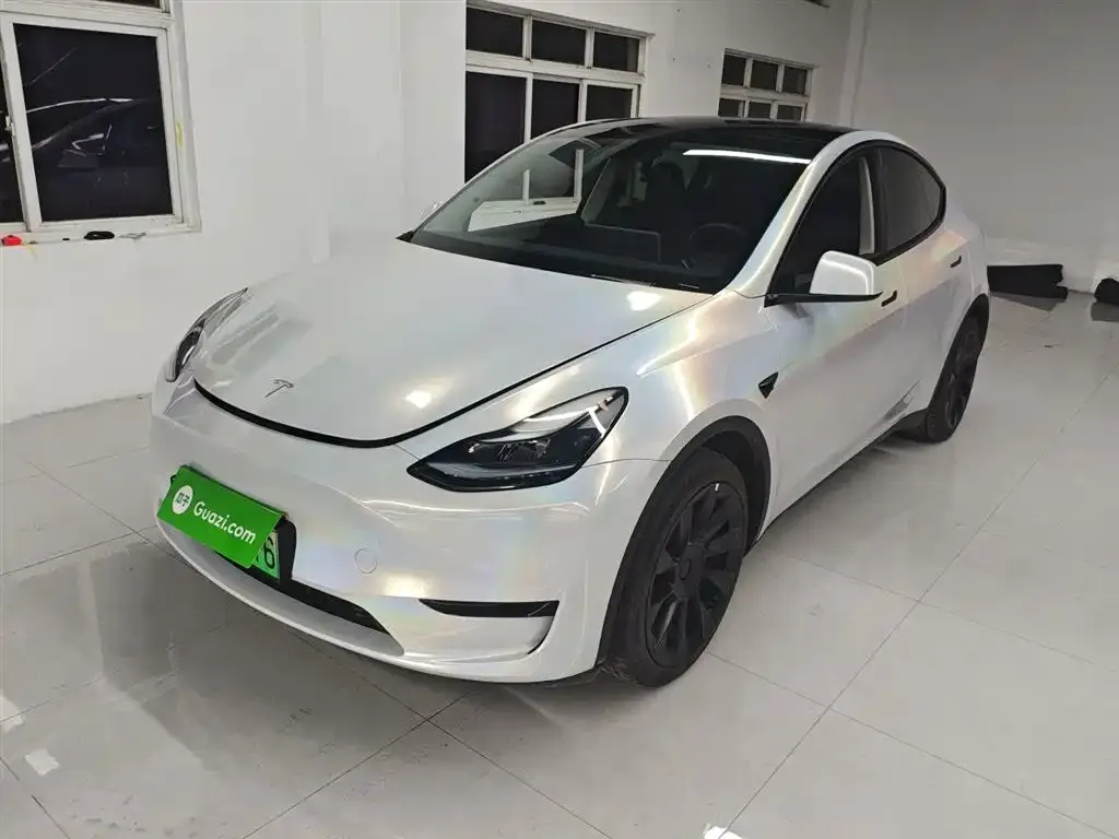 Tesla Model Y — фото 1