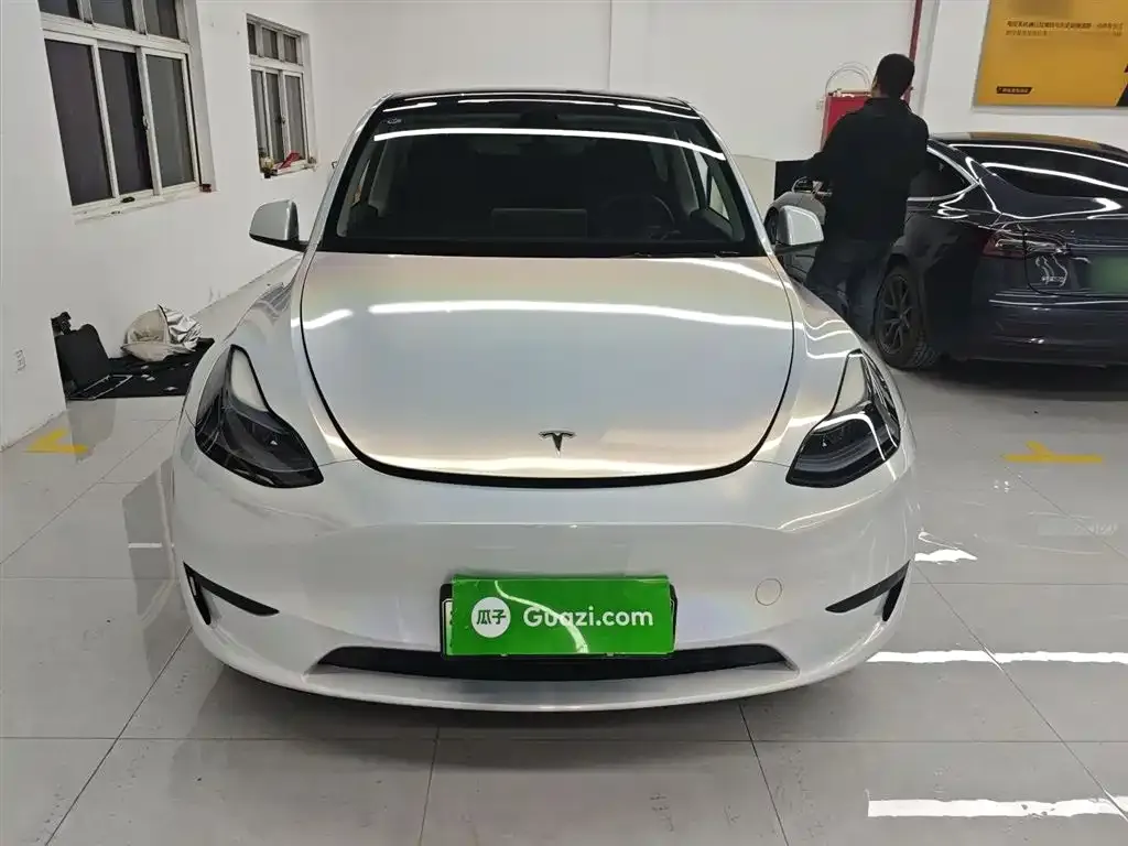 Tesla Model Y — фото 10