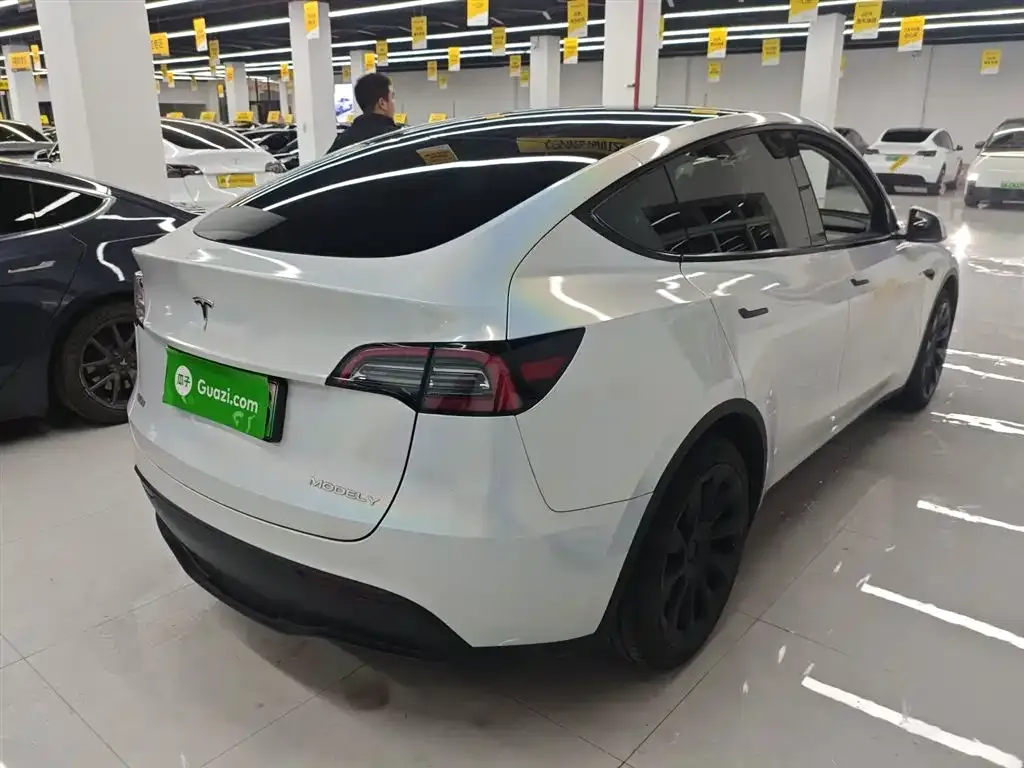 Tesla Model Y — фото 4