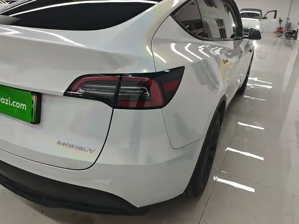 Tesla Model Y — фото 7