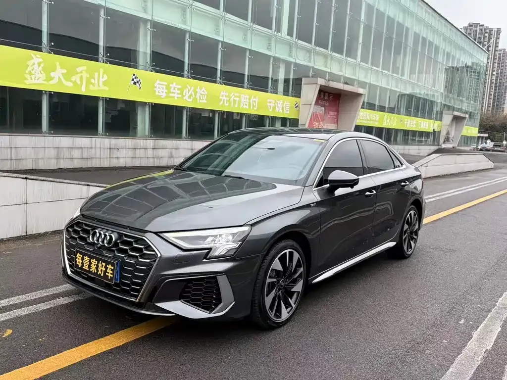 Audi A3 — фото 1