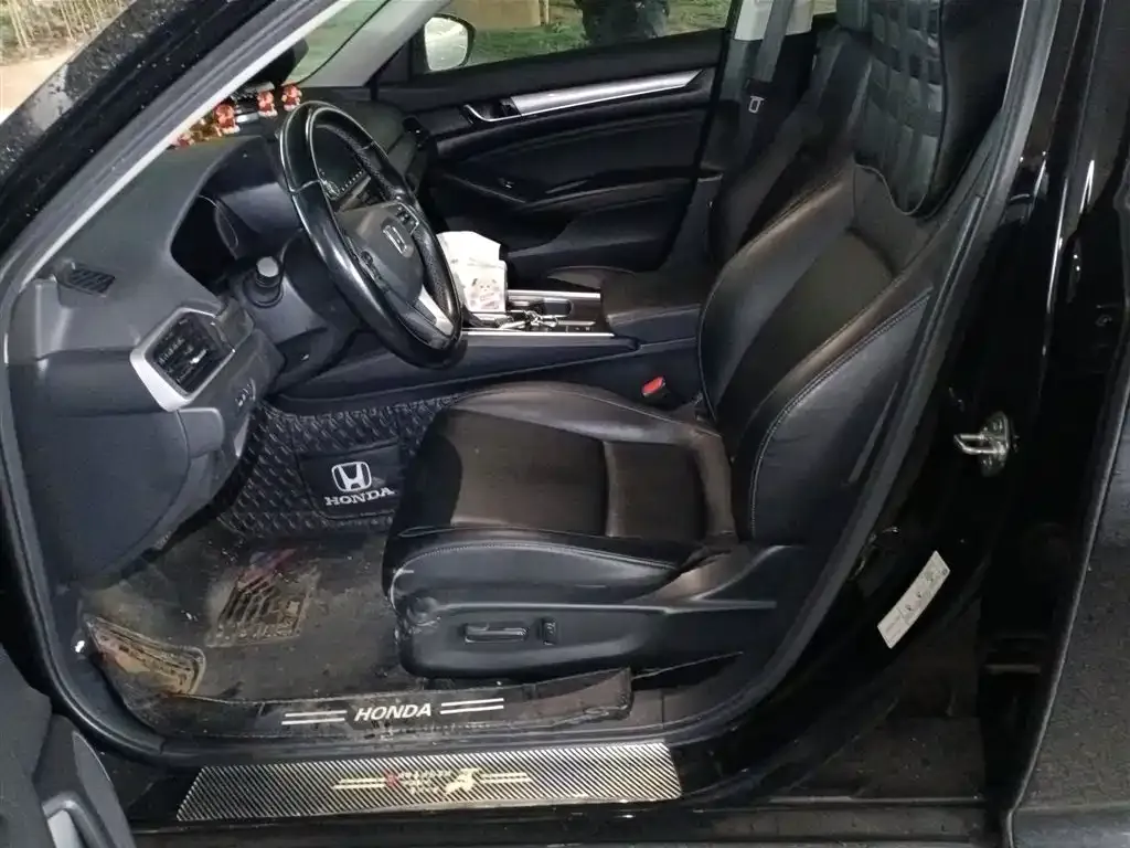 Honda Accord — фото 9