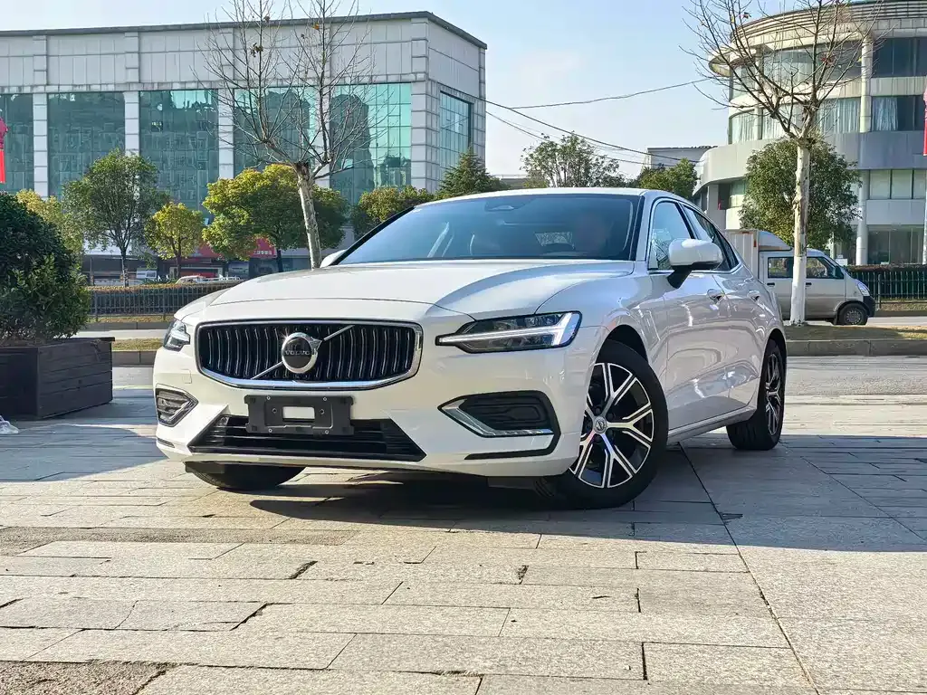 Volvo S60 2025 из CN, фото 1
