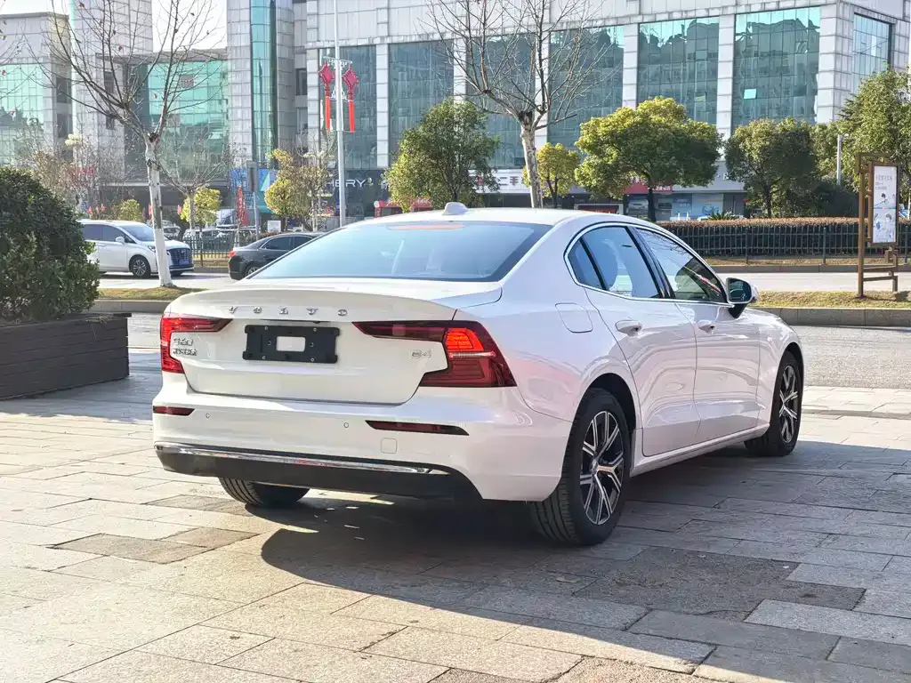 Volvo S60 2025 из CN, фото 7