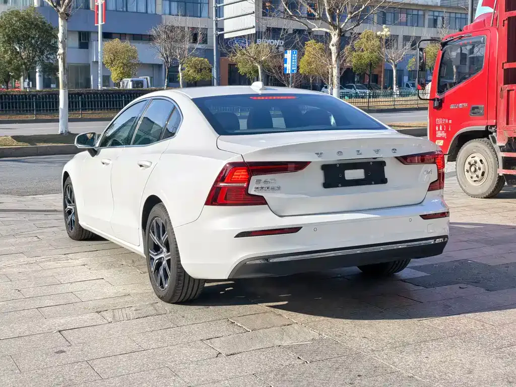 Volvo S60 2025 из CN, фото 9
