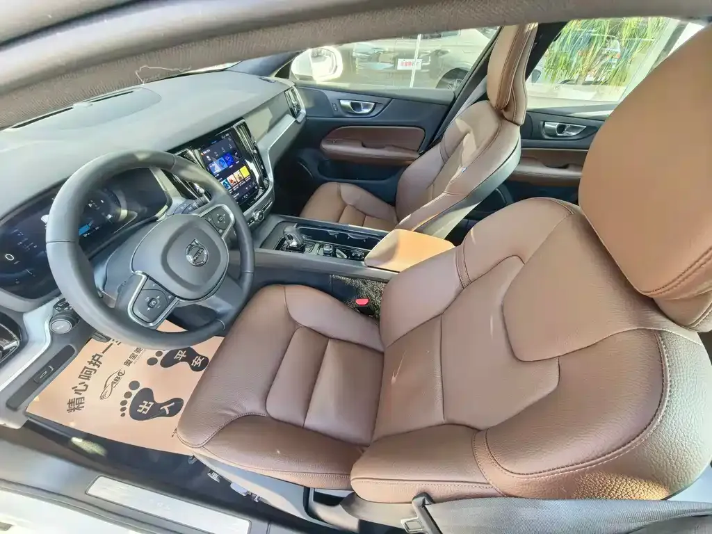 Volvo S60 2025 из CN, фото 5