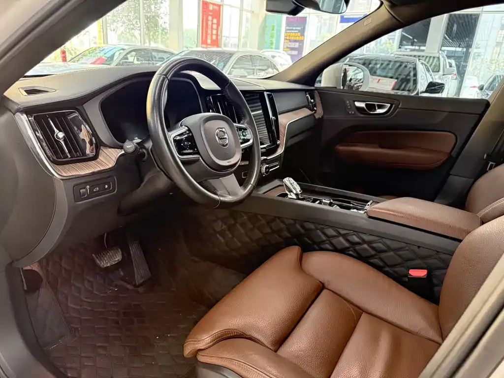 Volvo XC60 PHEV 2022 из CN, фото 7