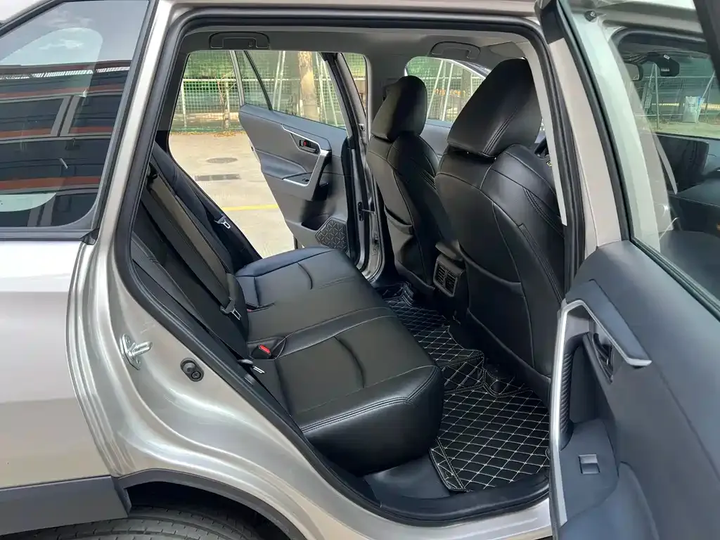 Toyota Wildlander 2023 из CN, фото 6