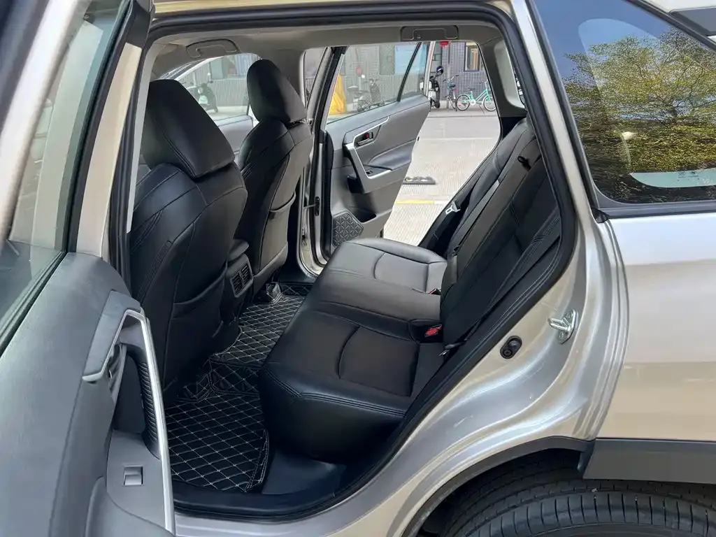 Toyota Wildlander 2023 из CN, фото 9
