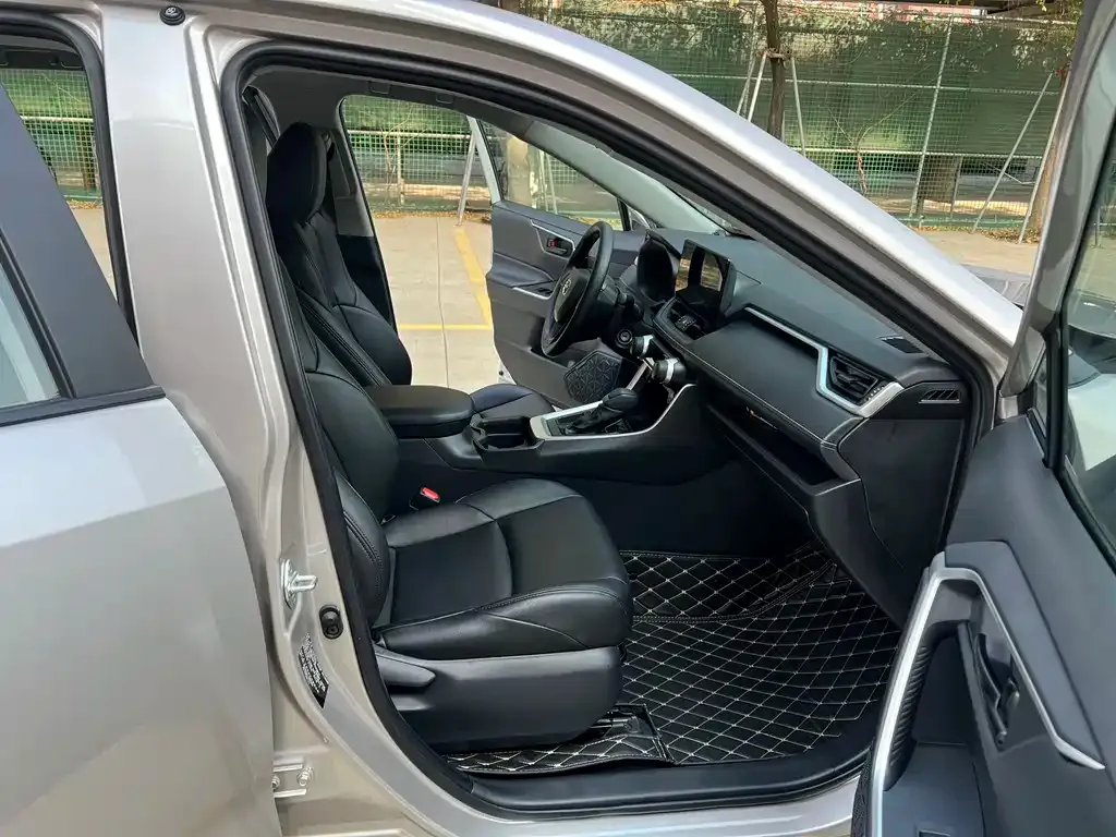 Toyota Wildlander 2023 из CN, фото 2