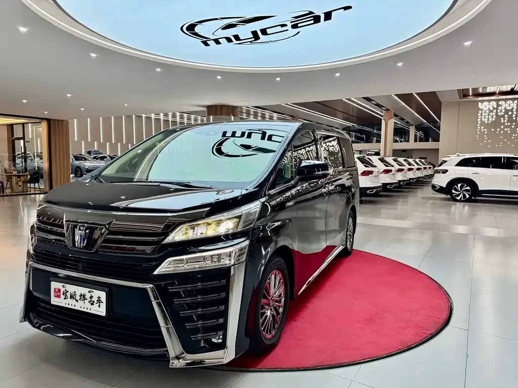 Toyota Vellfire — фото 1